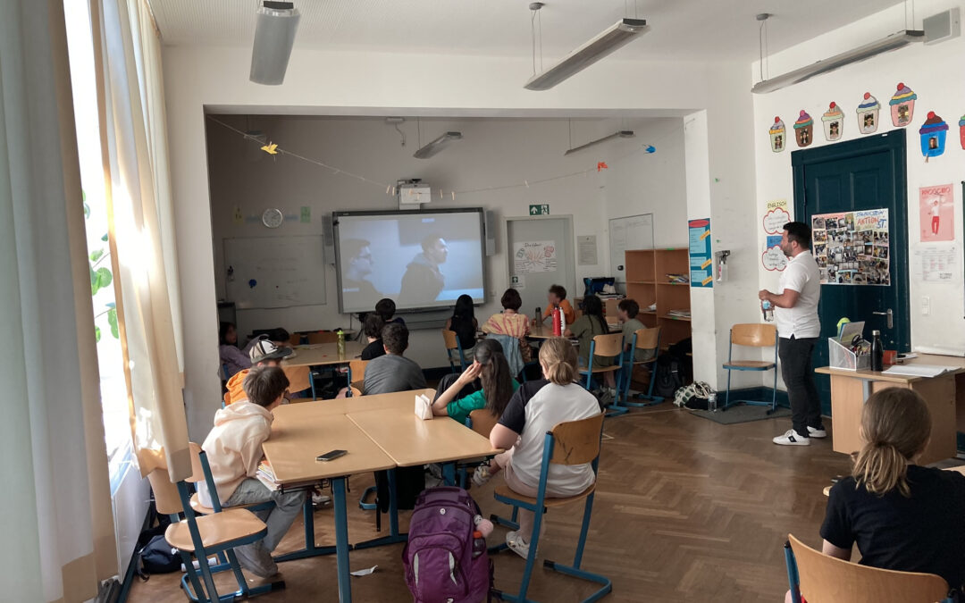 Sechste Klasse der Ilse-Löweststein-Schule in Hamburg wärend des Medien Coachings vom HUBIT Medien Coach.